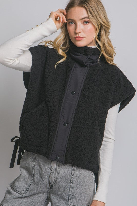 Falling For You Sherpa Vest - Black